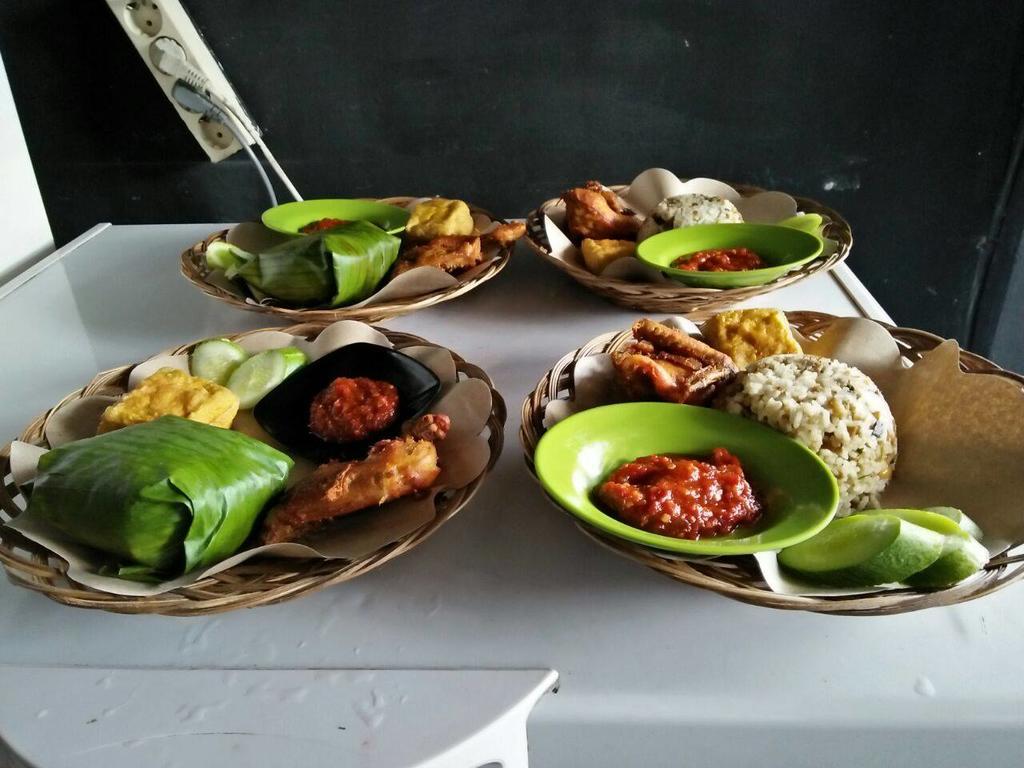 Zameena Guest House Cimahi Bagian luar foto